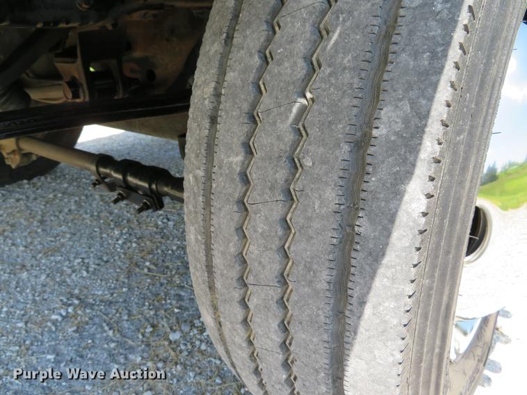 image for item DE8069 2004 Ford F550 Super Duty XL utility truck