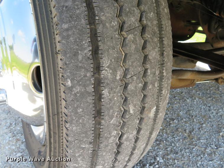 image for item DE8069 2004 Ford F550 Super Duty XL utility truck