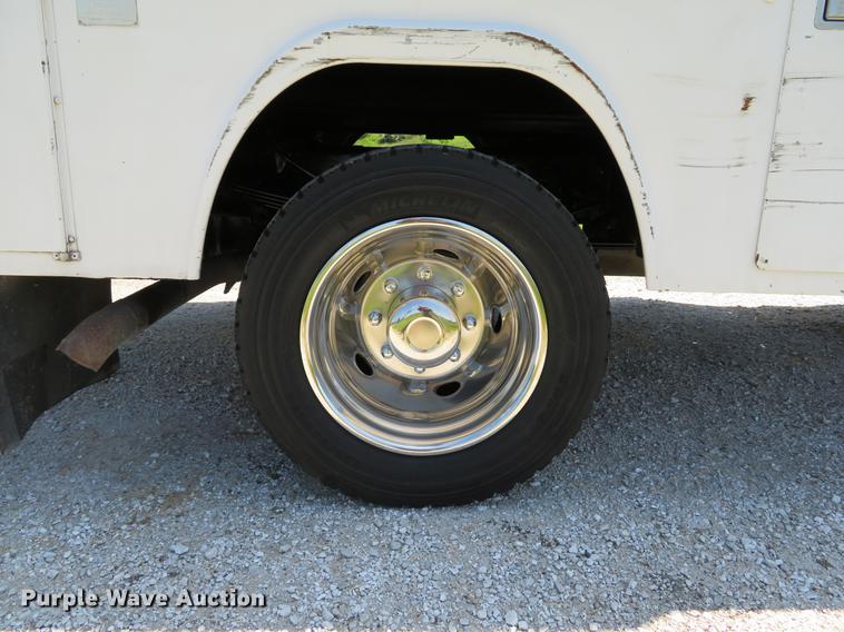 image for item DE8069 2004 Ford F550 Super Duty XL utility truck