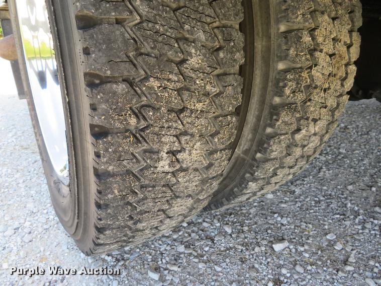 image for item DE8069 2004 Ford F550 Super Duty XL utility truck