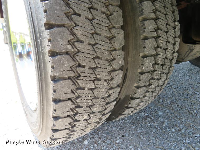 image for item DE8069 2004 Ford F550 Super Duty XL utility truck