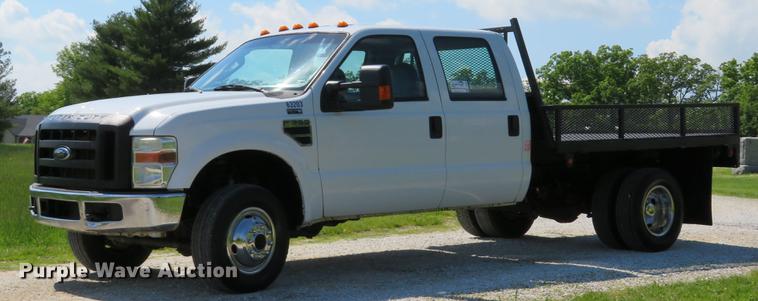 image for item DE8072 2008 Ford F350 Super Duty XL Crew Cab flatbed pickup truck