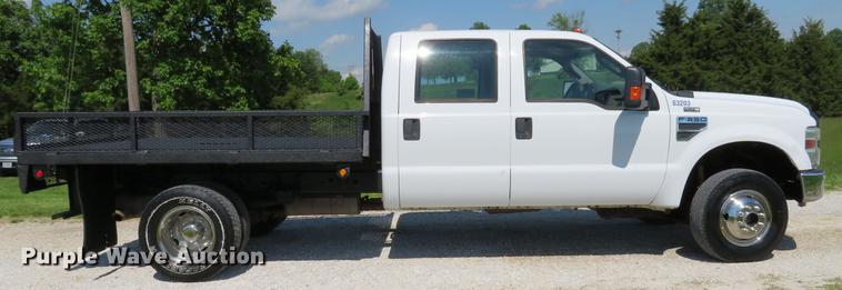 image for item DE8072 2008 Ford F350 Super Duty XL Crew Cab flatbed pickup truck