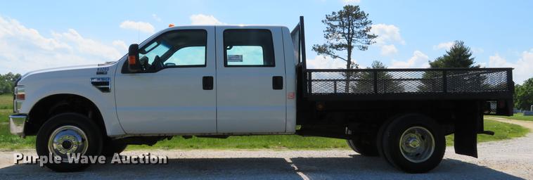 image for item DE8072 2008 Ford F350 Super Duty XL Crew Cab flatbed pickup truck