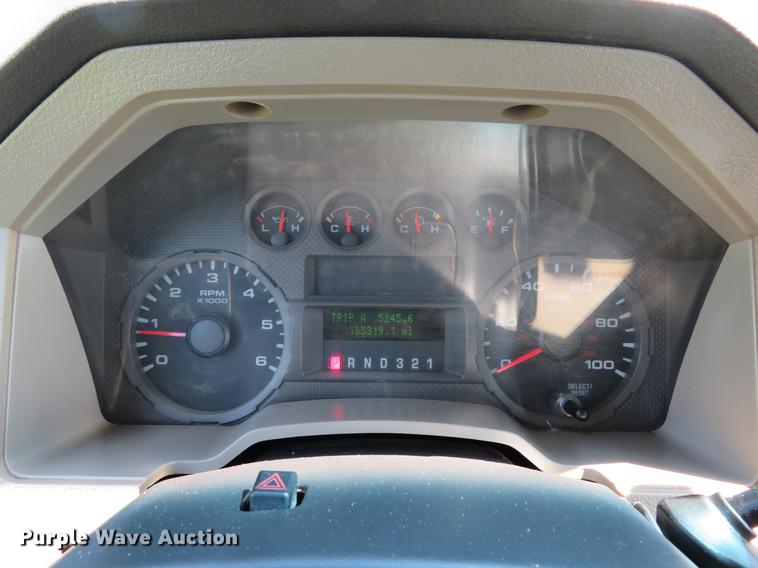 image for item DE8072 2008 Ford F350 Super Duty XL Crew Cab flatbed pickup truck