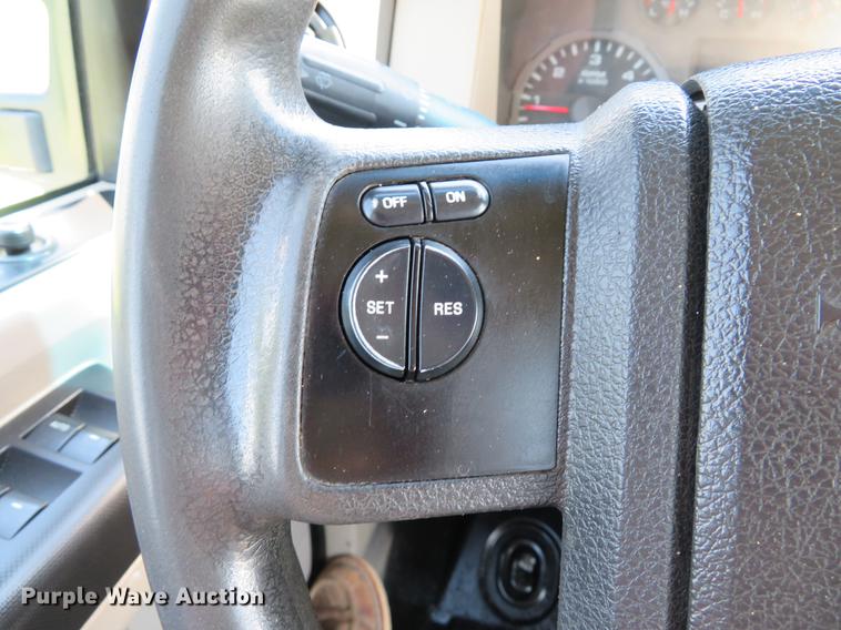 image for item DE8072 2008 Ford F350 Super Duty XL Crew Cab flatbed pickup truck