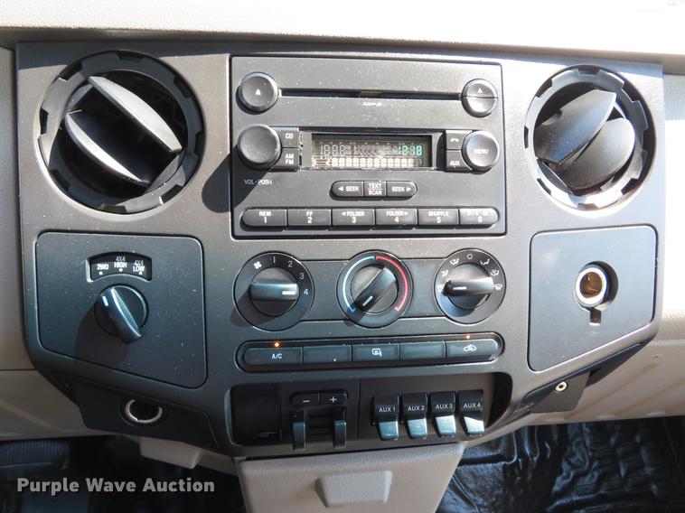 image for item DE8072 2008 Ford F350 Super Duty XL Crew Cab flatbed pickup truck