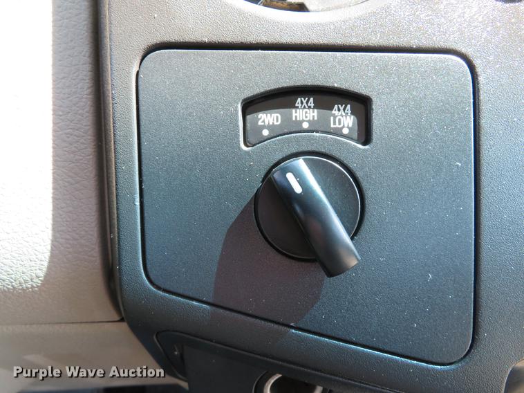 image for item DE8072 2008 Ford F350 Super Duty XL Crew Cab flatbed pickup truck