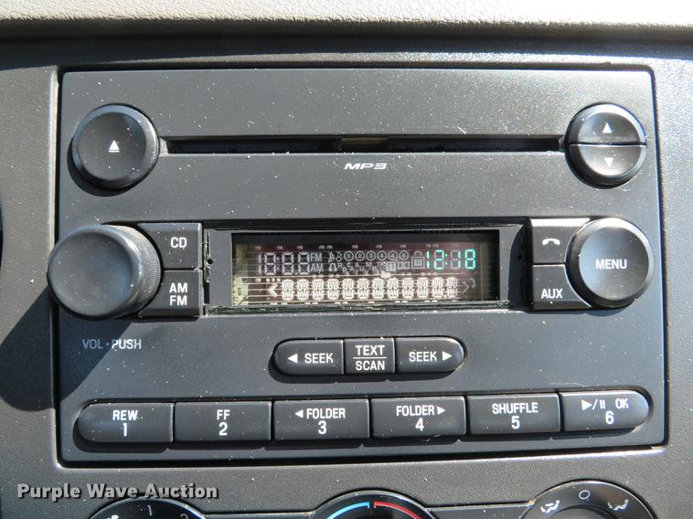 image for item DE8072 2008 Ford F350 Super Duty XL Crew Cab flatbed pickup truck