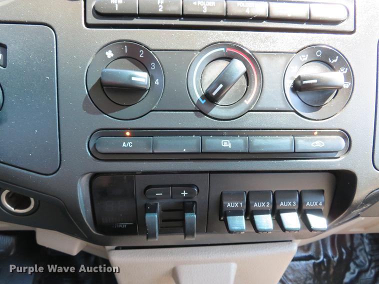 image for item DE8072 2008 Ford F350 Super Duty XL Crew Cab flatbed pickup truck