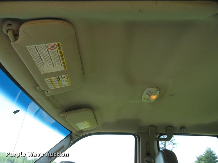 image for item DE8072 2008 Ford F350 Super Duty XL Crew Cab flatbed pickup truck