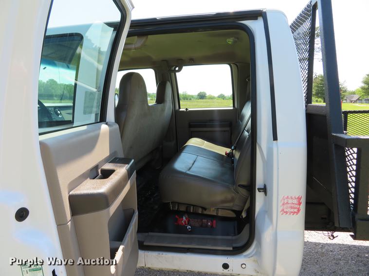 image for item DE8072 2008 Ford F350 Super Duty XL Crew Cab flatbed pickup truck