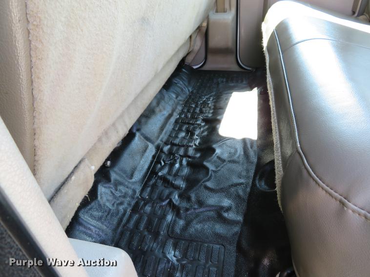 image for item DE8072 2008 Ford F350 Super Duty XL Crew Cab flatbed pickup truck