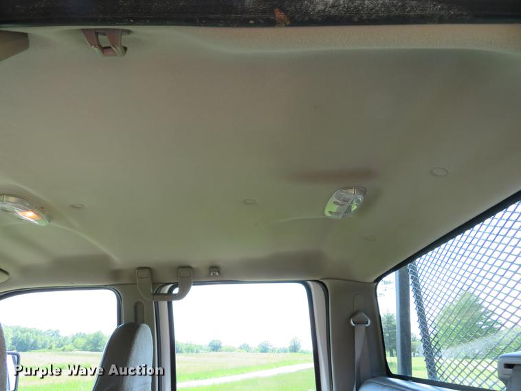 image for item DE8072 2008 Ford F350 Super Duty XL Crew Cab flatbed pickup truck