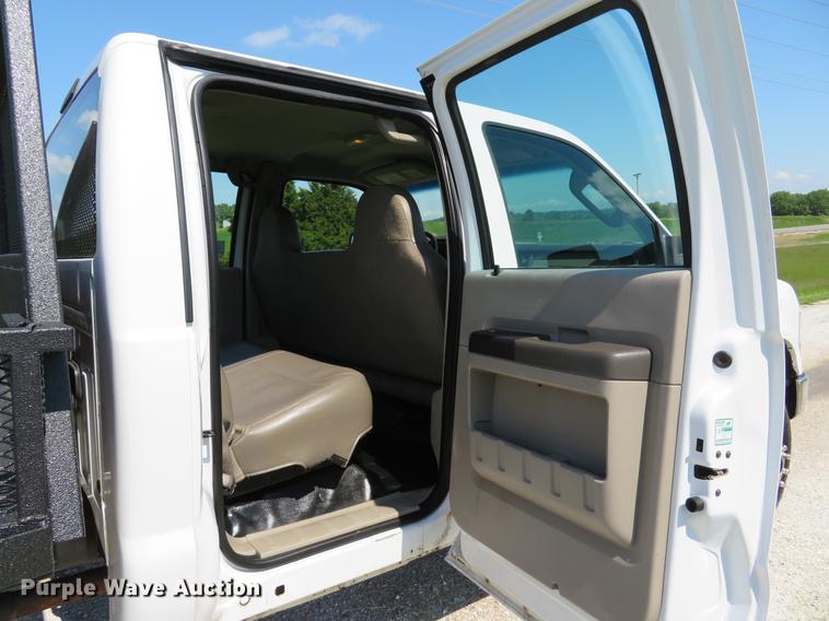 image for item DE8072 2008 Ford F350 Super Duty XL Crew Cab flatbed pickup truck