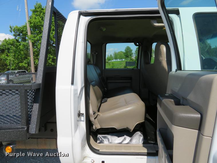 image for item DE8072 2008 Ford F350 Super Duty XL Crew Cab flatbed pickup truck