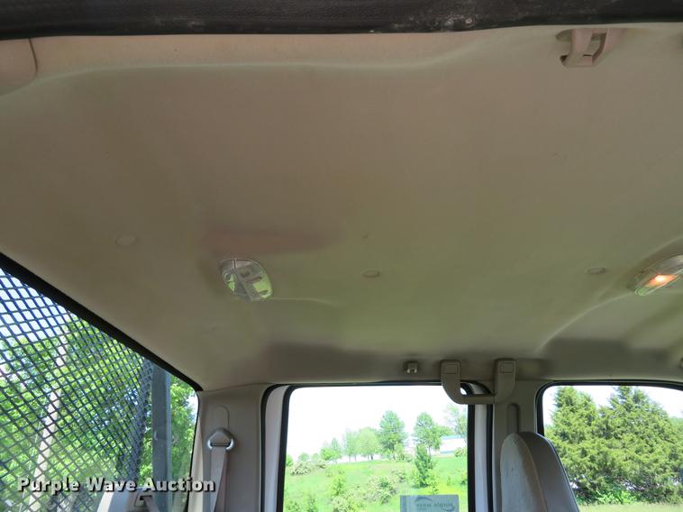 image for item DE8072 2008 Ford F350 Super Duty XL Crew Cab flatbed pickup truck