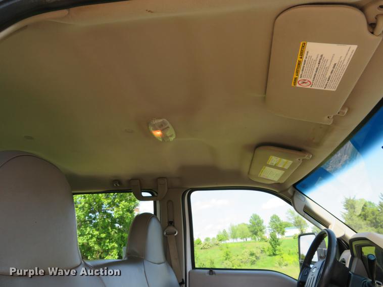 image for item DE8072 2008 Ford F350 Super Duty XL Crew Cab flatbed pickup truck