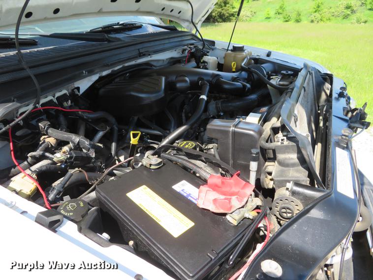 image for item DE8072 2008 Ford F350 Super Duty XL Crew Cab flatbed pickup truck