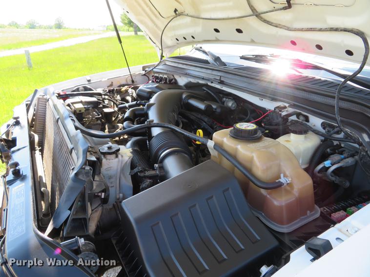 image for item DE8072 2008 Ford F350 Super Duty XL Crew Cab flatbed pickup truck