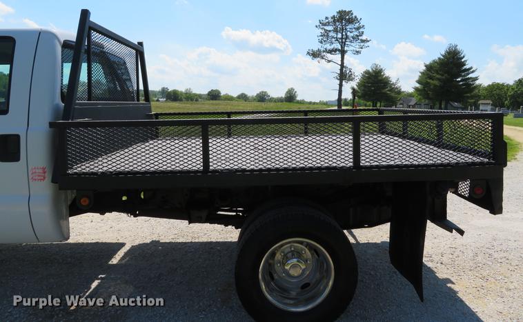 image for item DE8072 2008 Ford F350 Super Duty XL Crew Cab flatbed pickup truck