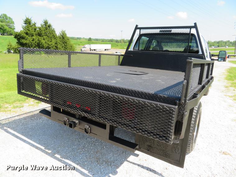 image for item DE8072 2008 Ford F350 Super Duty XL Crew Cab flatbed pickup truck
