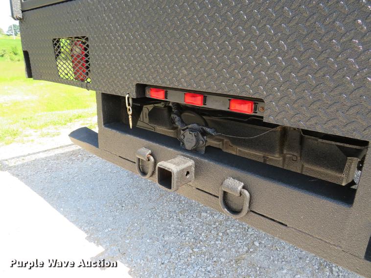 image for item DE8072 2008 Ford F350 Super Duty XL Crew Cab flatbed pickup truck