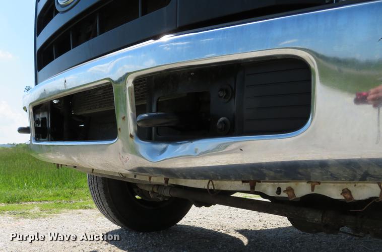 image for item DE8072 2008 Ford F350 Super Duty XL Crew Cab flatbed pickup truck