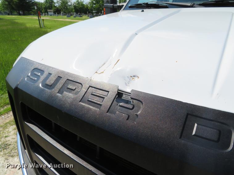image for item DE8072 2008 Ford F350 Super Duty XL Crew Cab flatbed pickup truck