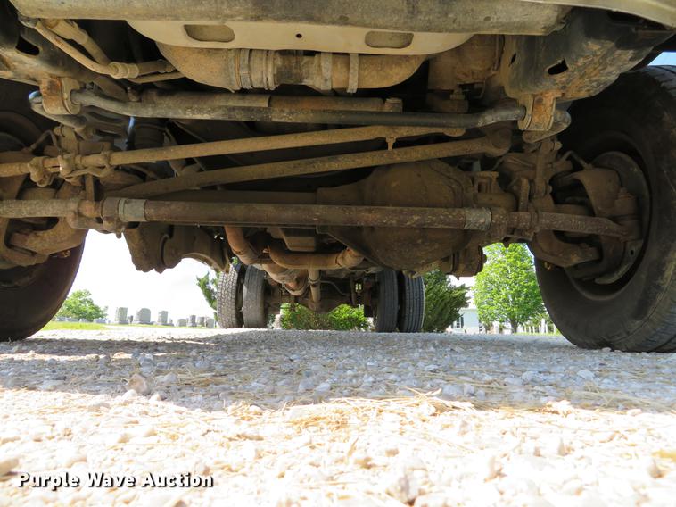 image for item DE8072 2008 Ford F350 Super Duty XL Crew Cab flatbed pickup truck