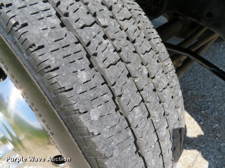 image for item DE8072 2008 Ford F350 Super Duty XL Crew Cab flatbed pickup truck