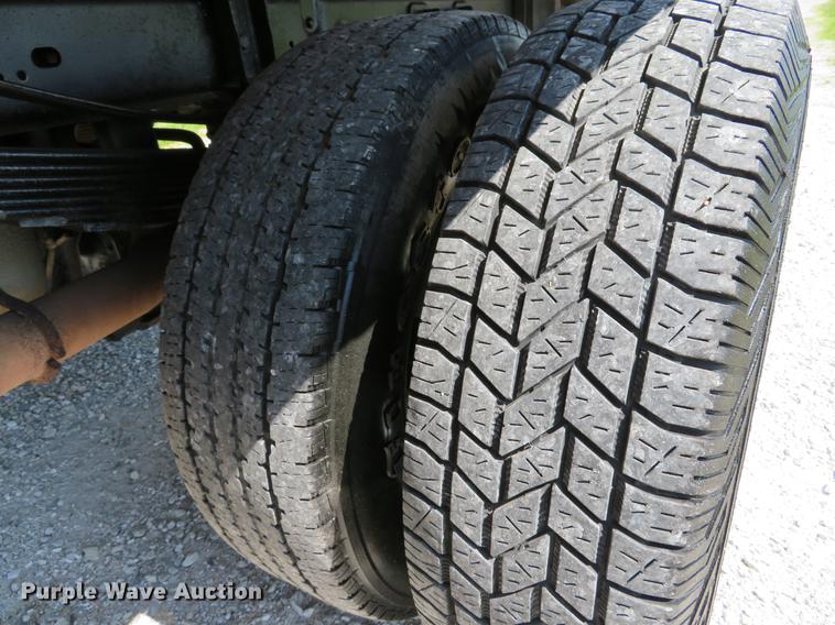 image for item DE8072 2008 Ford F350 Super Duty XL Crew Cab flatbed pickup truck