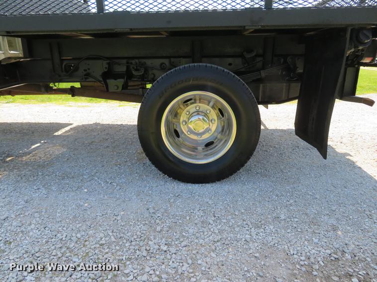 image for item DE8072 2008 Ford F350 Super Duty XL Crew Cab flatbed pickup truck