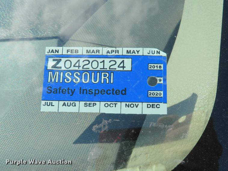 image for item DE8072 2008 Ford F350 Super Duty XL Crew Cab flatbed pickup truck