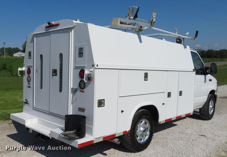 2010 Ford Econoline E350 utility bed van in Moscow Mills, MO Item DE8074 sold Purple Wave