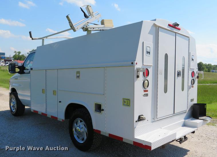 2010 Ford Econoline E350 utility bed van in Moscow Mills, MO Item DE8074 sold Purple Wave