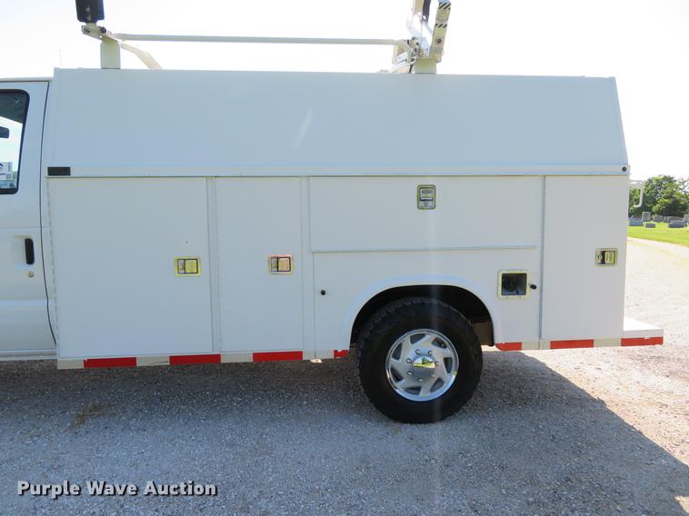 2010 Ford Econoline E350 utility bed van in Moscow Mills, MO Item DE8074 sold Purple Wave