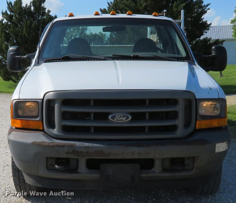 image for item DE8075 2001 Ford F350 Super Duty XL SuperCab utility bed pickup truck