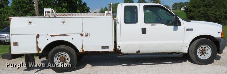 image for item DE8075 2001 Ford F350 Super Duty XL SuperCab utility bed pickup truck