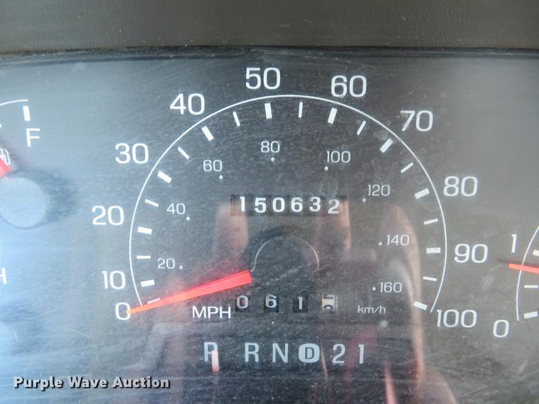 image for item DE8075 2001 Ford F350 Super Duty XL SuperCab utility bed pickup truck