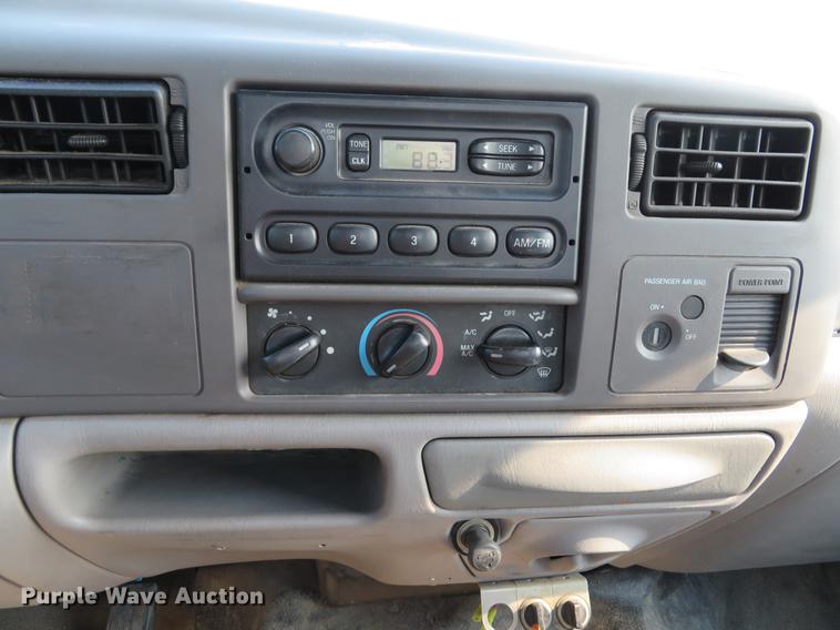 image for item DE8075 2001 Ford F350 Super Duty XL SuperCab utility bed pickup truck