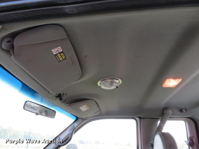 image for item DE8075 2001 Ford F350 Super Duty XL SuperCab utility bed pickup truck