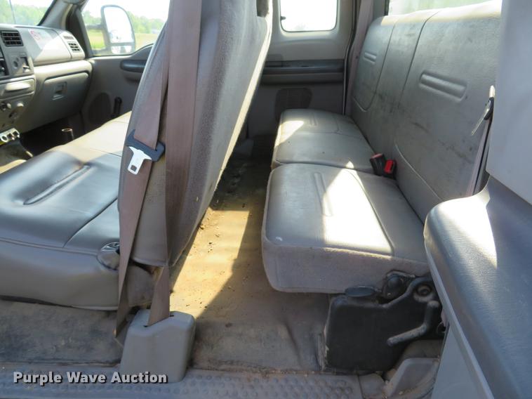 image for item DE8075 2001 Ford F350 Super Duty XL SuperCab utility bed pickup truck