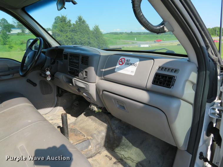 image for item DE8075 2001 Ford F350 Super Duty XL SuperCab utility bed pickup truck