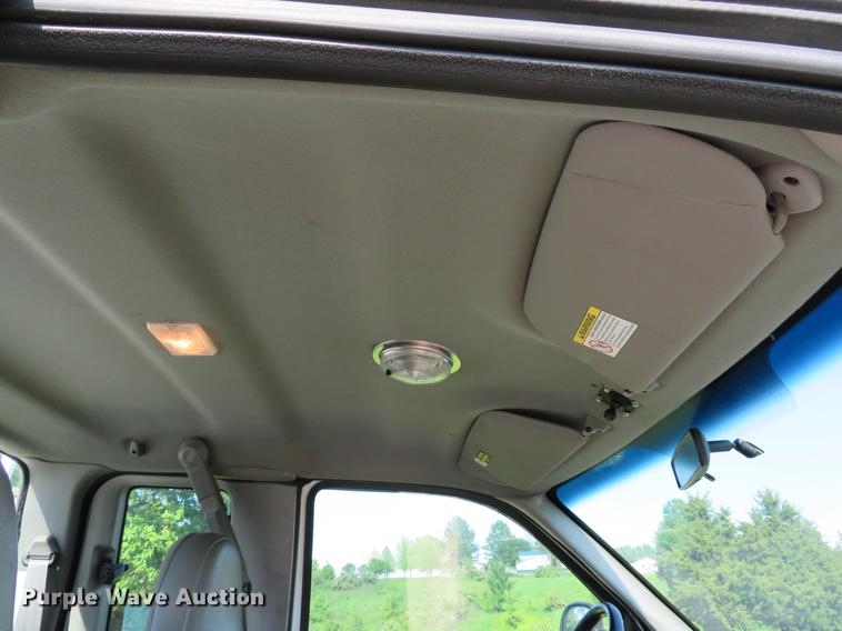 image for item DE8075 2001 Ford F350 Super Duty XL SuperCab utility bed pickup truck