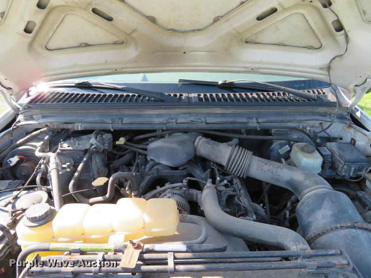 image for item DE8075 2001 Ford F350 Super Duty XL SuperCab utility bed pickup truck