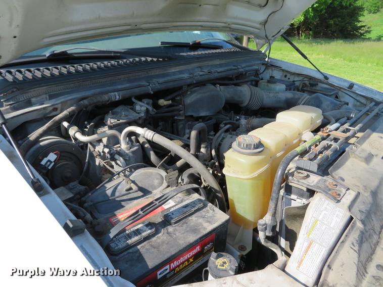 image for item DE8075 2001 Ford F350 Super Duty XL SuperCab utility bed pickup truck