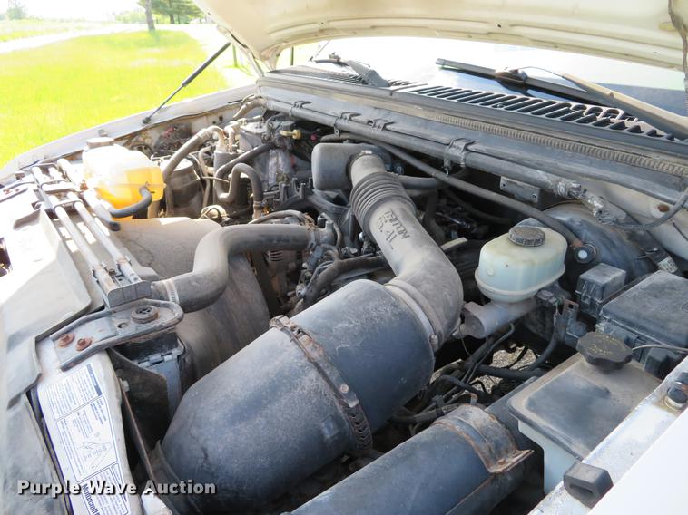 image for item DE8075 2001 Ford F350 Super Duty XL SuperCab utility bed pickup truck