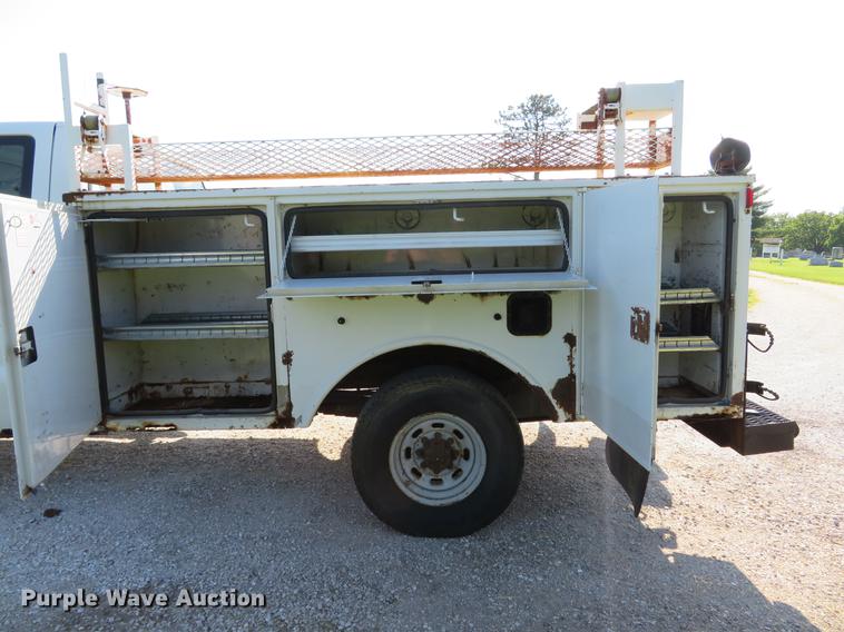 image for item DE8075 2001 Ford F350 Super Duty XL SuperCab utility bed pickup truck