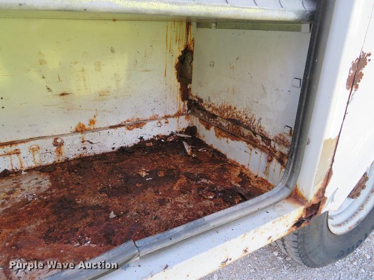 image for item DE8075 2001 Ford F350 Super Duty XL SuperCab utility bed pickup truck